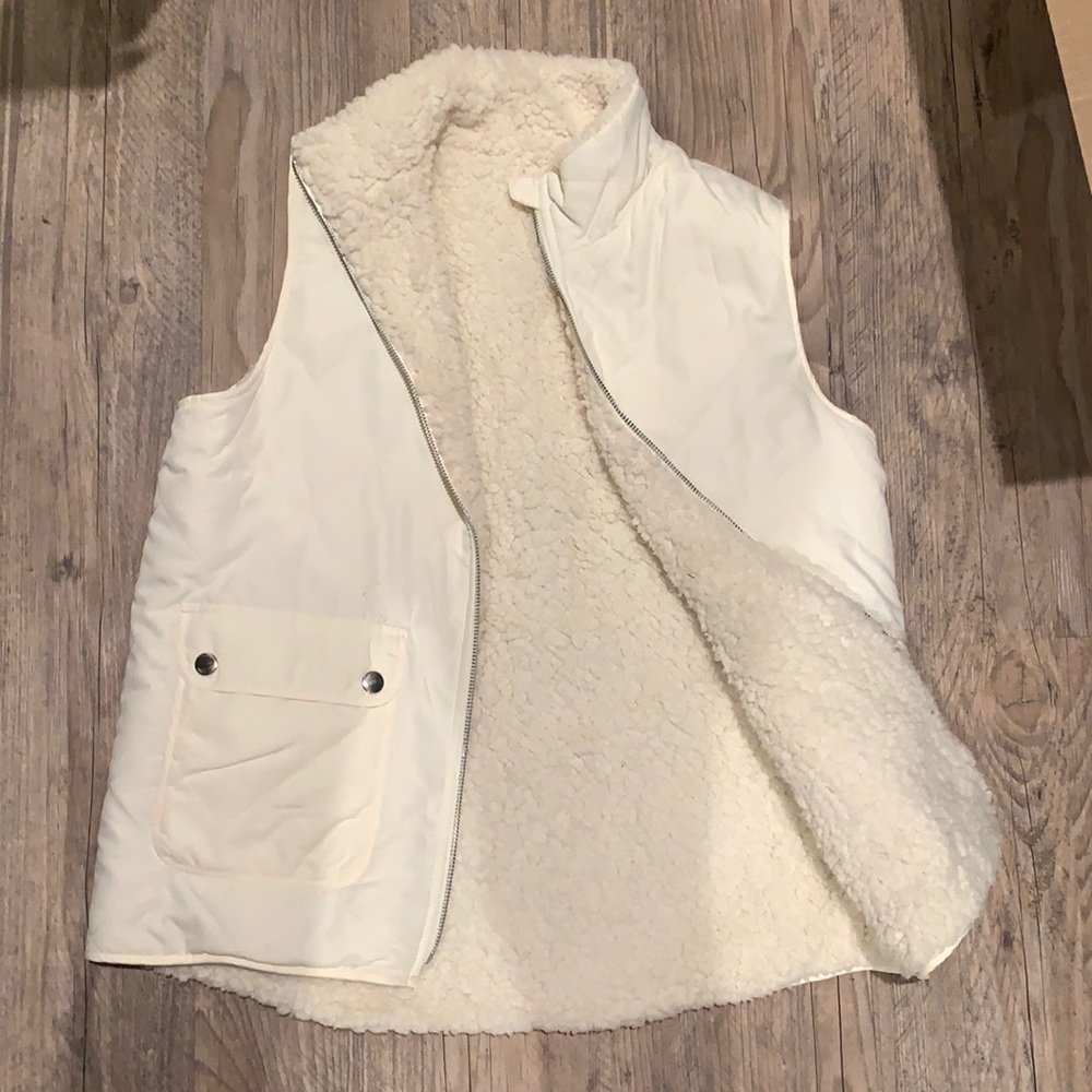 White fleece vest, size medium. Never worn